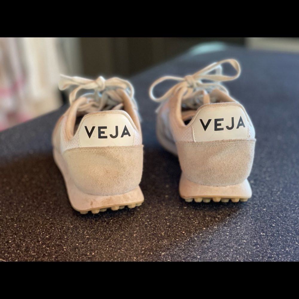 Veja Women's Sneakers White and Light Green - Picture 6 of 9